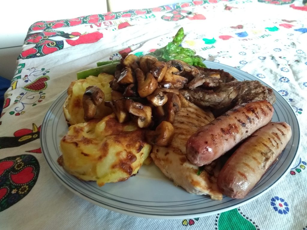 Cooked Mixed Grill With Asparagus & Mushrooms