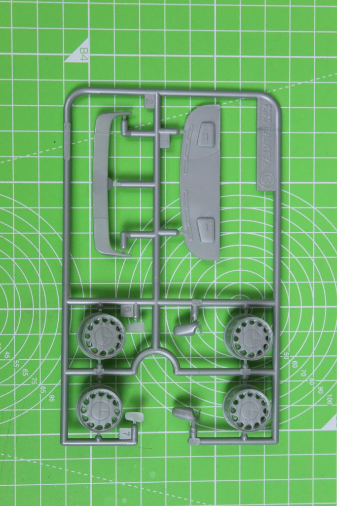 Wheels Rear Shelf And Spoiler For The Nissan Silvia K Model Kit