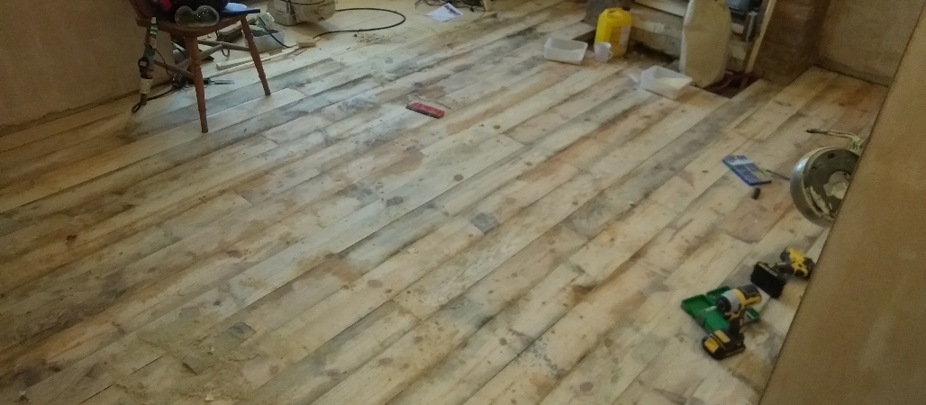 Replacing The Old Livingroom Floor With A New Scandinavian Larch Floor.
