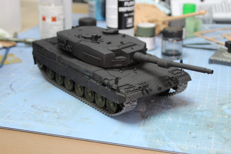 Fitted Tracks To The Leopard 2 Scale Model